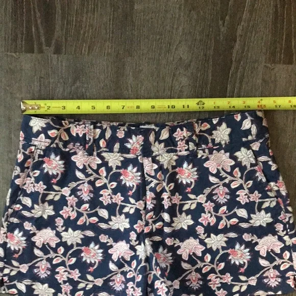 GAP city shorts size 8 - Picture 3 of 10